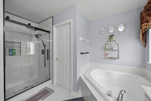 House, Multiple Beds, Patio, Garden View (Pickerington Haven) | Bathroom - Pickerington Haven Home for 10 (Pickerington)