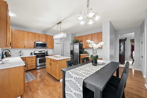 House, Multiple Beds, Patio, Garden View (Pickerington Haven) | Private kitchen | Fridge, microwave, oven, stovetop - Pickerington Haven Home for 10 (Pickerington)