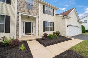 Exterior - Pickerington Haven Home for 10 (Pickerington)