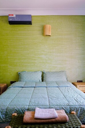 3 bedrooms, internet, bed sheets