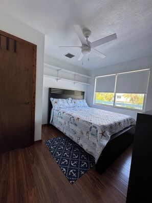 2 bedrooms, iron/ironing board, Internet, bed sheets
