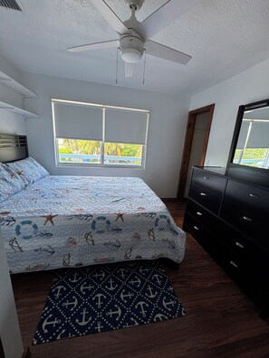 2 bedrooms, iron/ironing board, internet, bed sheets