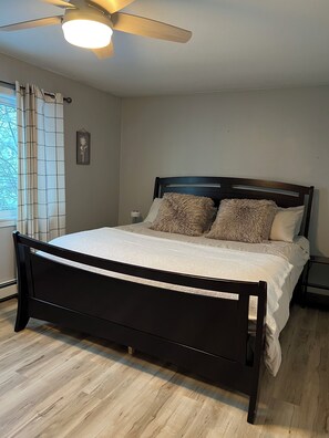 4 Schlafzimmer, Schreibtisch, Bügeleisen/Bügelbrett, Reisekinderbett