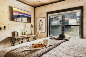 5 Schlafzimmer, Schreibtisch, Bügeleisen/Bügelbrett, kostenloses WLAN
