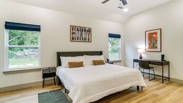 3 soverom, strykejern/-brett, internettilgang og sengetøy