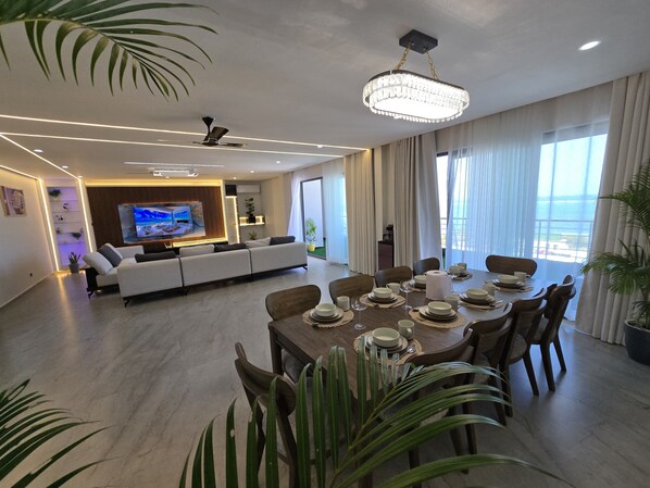 Dining - Spacious 6-bedroom apartment with fitness room and AC in vibrant Mombasa (Mombasa)