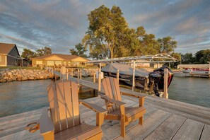 Marina - Game Room + Views: Family Retreat on Silver Lake (Lake Park)