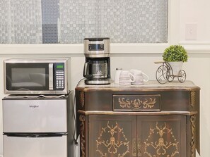 A kitchenette with a microwave, coffee maker, and a refrigerator. - Ramblei near Rittenhouse Sq | 1 bedroom – Unit A (Philadelphia)