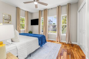 3 عدّة غرف نوم ومكواة/لوح كي وواي فاي وملاءات أسرّة