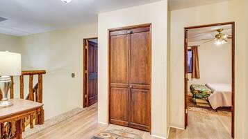 4 soveværelser, strygejern/strygebræt, internetforbindelse, sengetøj