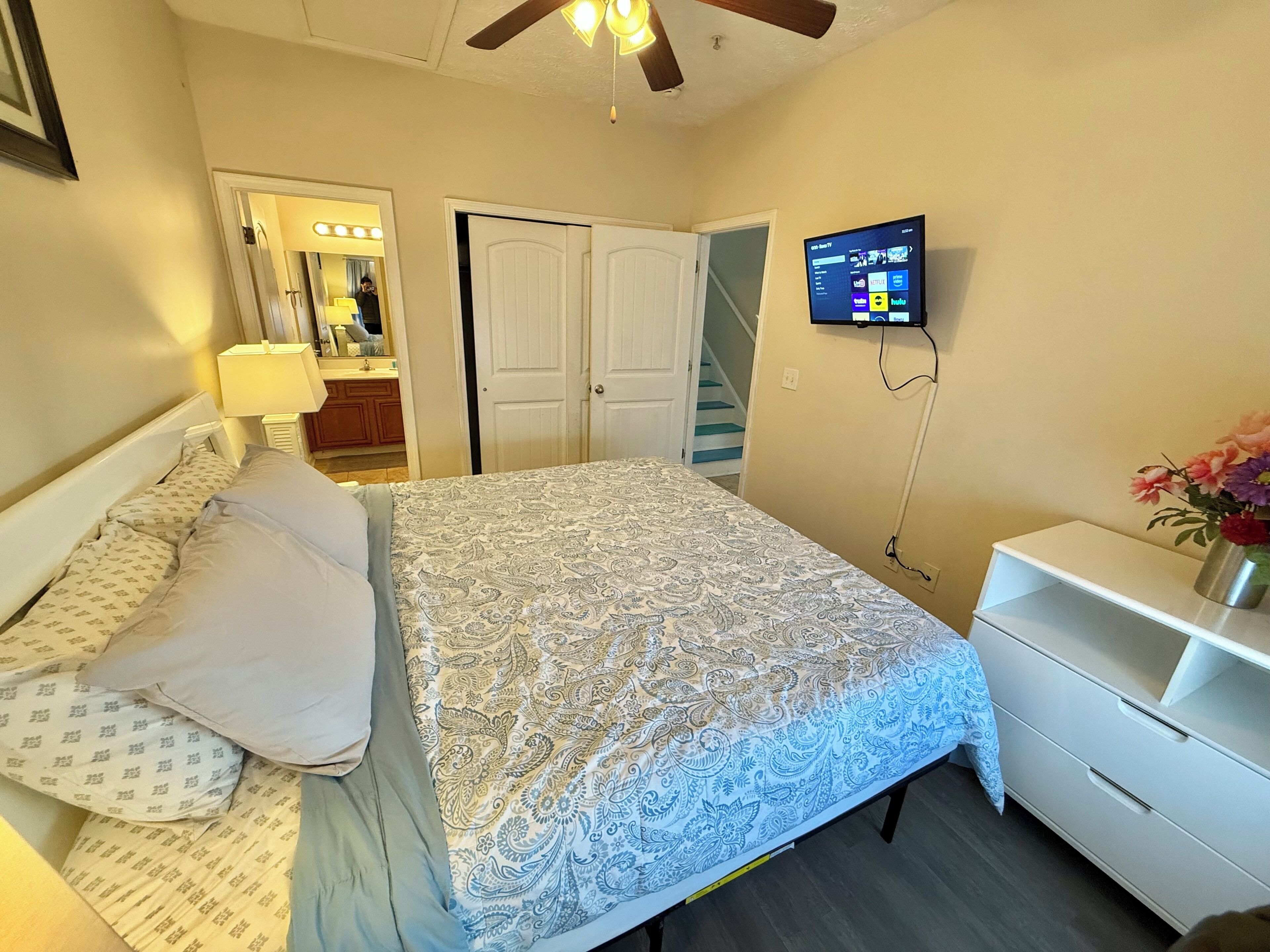 3 bedrooms, iron/ironing board, WiFi, bed sheets