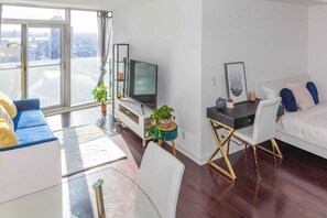 2 عدّة غرف نوم ومكواة/لوح كي وواي فاي وملاءات أسرّة