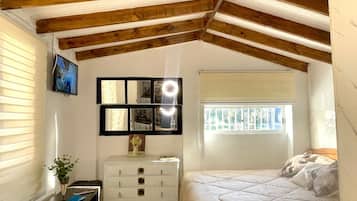 Comfort Loft | Desk, laptop workspace, free WiFi