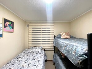 City House | Desk, laptop workspace, free WiFi