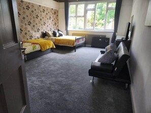 7 bedrooms, WiFi