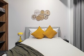 2 bedrooms, desk, iron/ironing board, WiFi