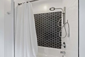 Condo, 1 Queen Bed, Kitchen, City View (Short North Lounge) | Bathroom | Towels - Short North Lounge Stay for 2 (Columbus)