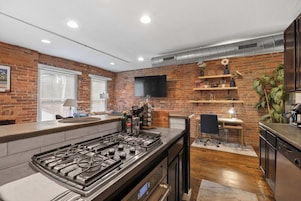Condo, 1 Queen Bed, Kitchen, City View (Short North Lounge) | Private kitchen