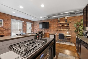 Condo, 1 Queen Bed, Kitchen, City View (Short North Lounge) | Private kitchen | Fridge, microwave, oven, stovetop