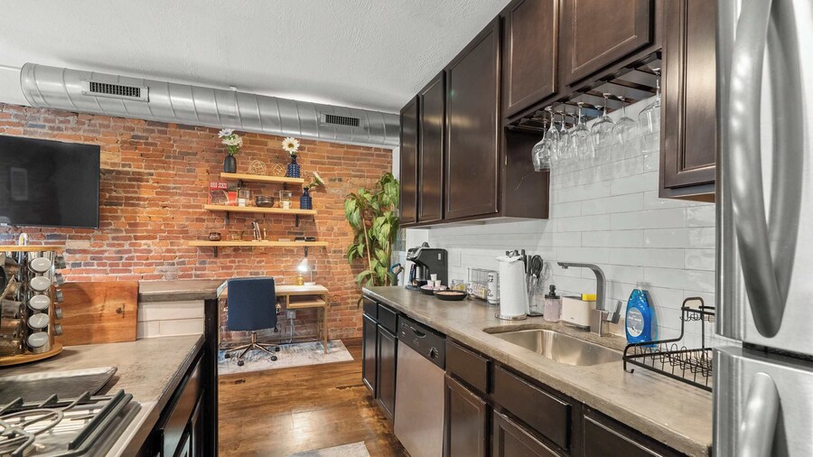 Short North Lounge Stay for 2