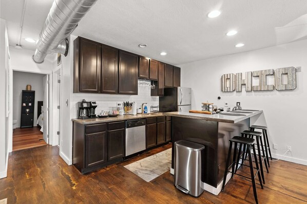 Condo, 1 Queen Bed, Kitchen, City View (Short North Lounge) | Private kitchen