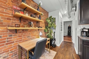 Condo, 1 Queen Bed, Kitchen, City View (Short North Lounge) | Interior