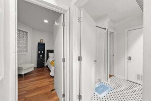 Kondominium, 1 Tempat Tidur Queen, dapur, pemandangan kota (Short North Lounge) | 1 kamar tidur dan didekorasi berbeda-beda