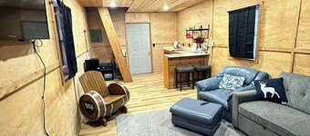 Bass Farm: Lake View Loft Cabin