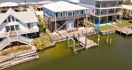 Spacious 6-bedroom waterfront house in Dauphin Island with short walk to beach