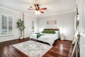 4 bedrooms, desk, iron/ironing board, travel crib