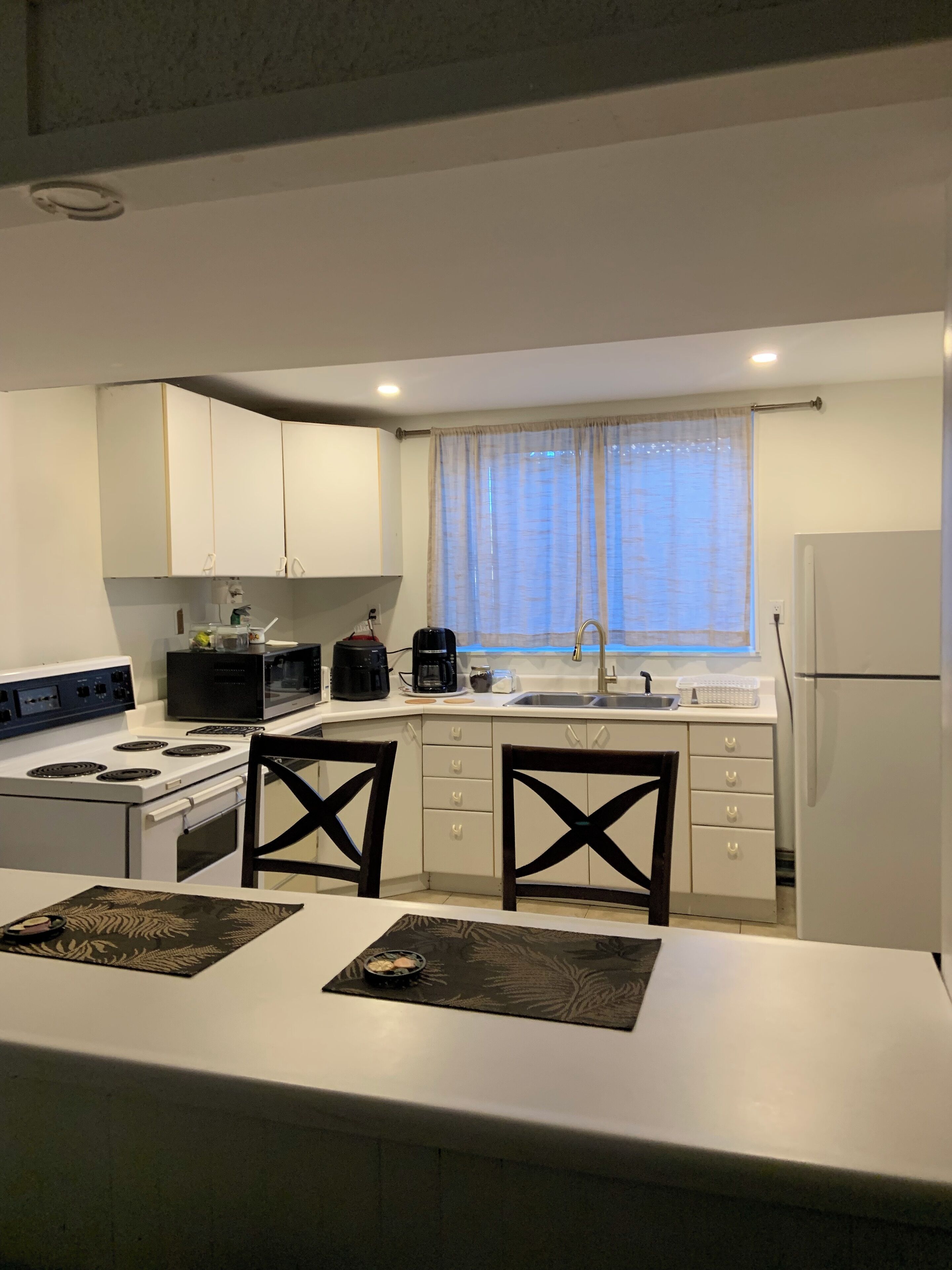 Fridge, microwave, stovetop, coffee/tea maker