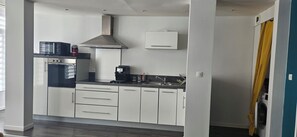 Mikrowelle, Ofen, Herdplatte, Geschirrspüler