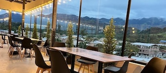 Golden Garden Hotel & Suites