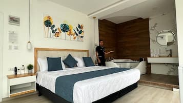JUNIOR SUITE | Makan di kamar