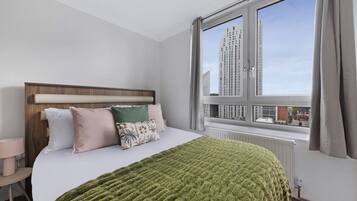 2 bedrooms, iron/ironing board, free WiFi, bed sheets