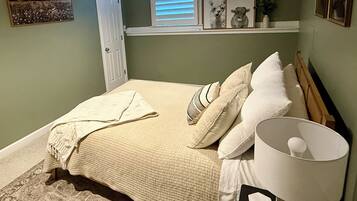 1 habitación, tabla de planchar con plancha, wifi y ropa de cama