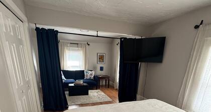 Pet-Friendly, Fully Fenced, 2-bedroom, Big Yard House