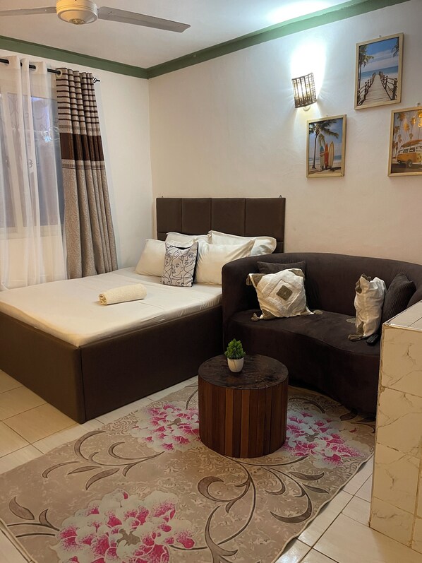 1 habitación, tabla de planchar con plancha, internet y ropa de cama 