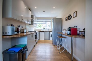 Refrigerador, placa de cocina