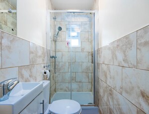 Bathroom - House with Driveway close to Southampton Hospital (Southampton)