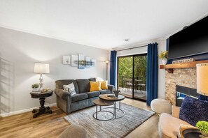 Condo, Multiple Beds, Balcony, Garden View (Blue Royale Retreat) | Living area