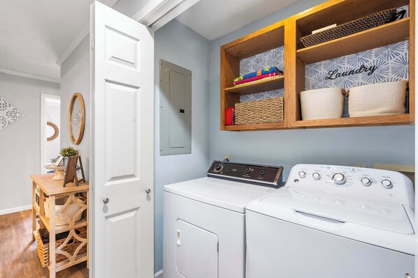 Apartment, Mehrere Betten, Balkon, Gartenblick (Blue Royale Retreat) | Wäschereiservice