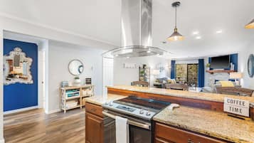 Condo, Multiple Beds, Balcony, Garden View (Blue Royale Retreat) | Private kitchen | Fridge, microwave, oven, stovetop