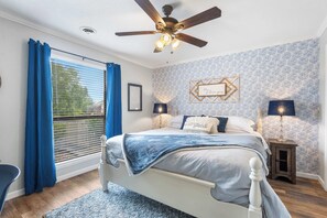 Condo, nhiều giường, ban công, quang cảnh vườn (Blue Royale Retreat) | 2 phòng ngủ, trang trí khác biệt