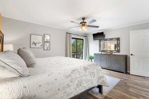 Apartment, Mehrere Betten, Balkon, Gartenblick (Blue Royale Retreat)