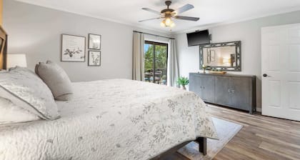 Blue Royale Retreat - Condo for 6