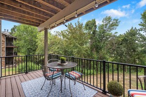 콘도, 침대(여러 개), 발코니, 정원 전망 (Blue Royale Retreat) | 객실에서 보이는 전망