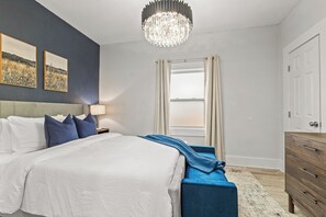 3 عدّة غرف نوم ومكواة/لوح كي وواي فاي وملاءات أسرّة