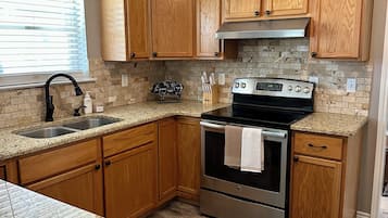 Mikrowelle, Ofen, Herdplatte, Geschirrspüler