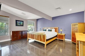 5 Schlafzimmer, Schreibtisch, Bügeleisen/Bügelbrett, Reisekinderbett